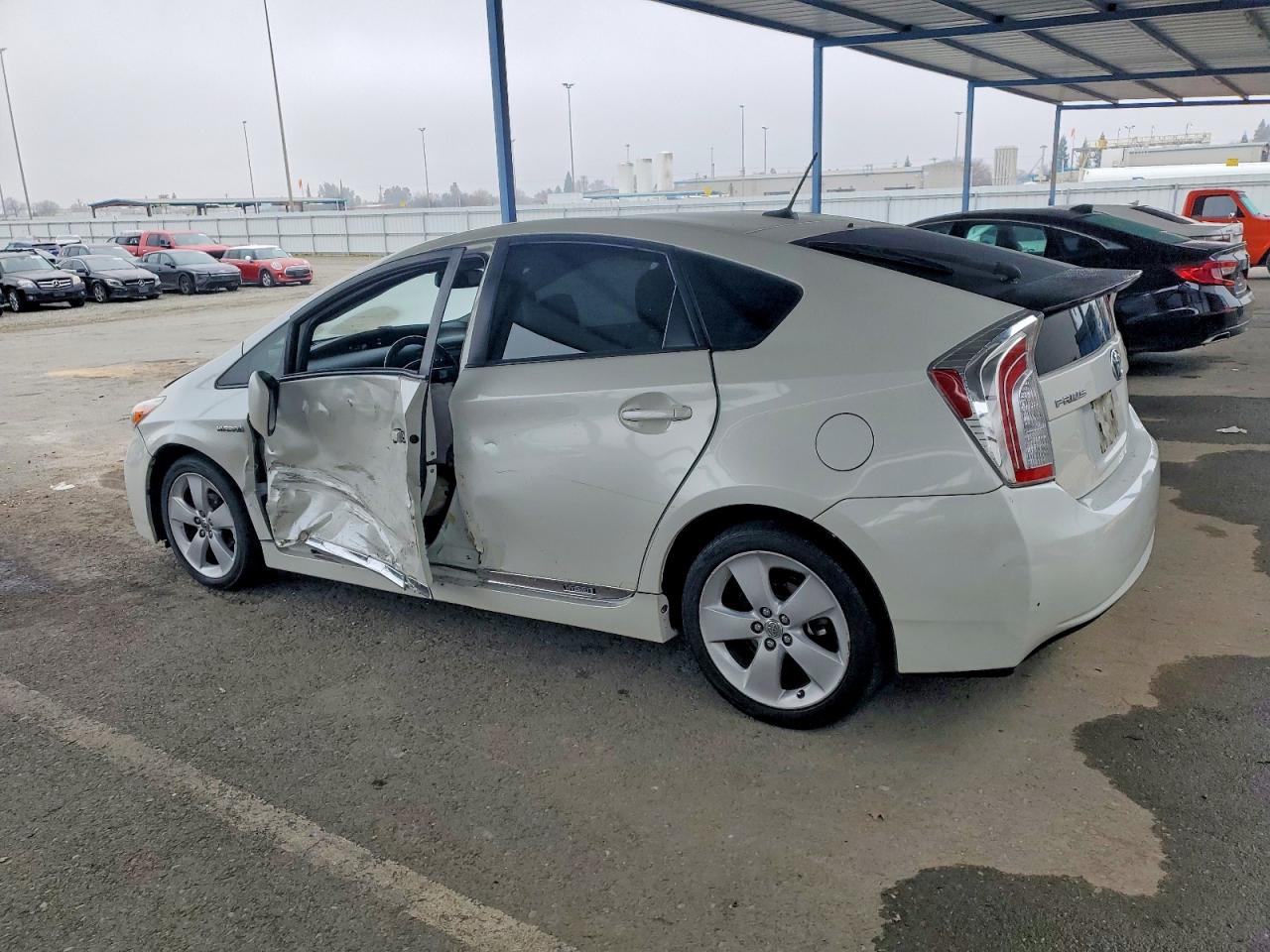 2015 TOYOTA PRIUS photo 2
