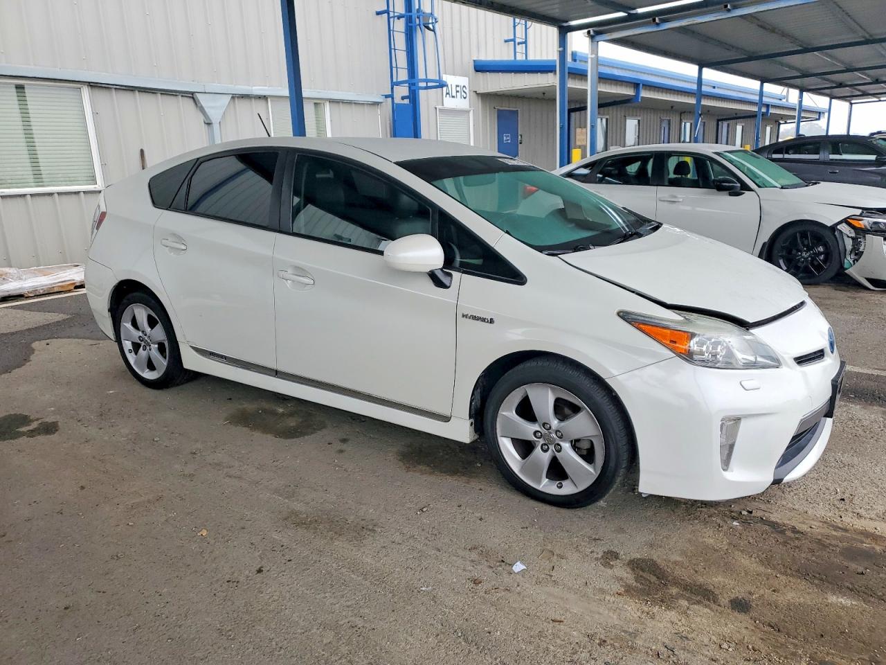 2015 TOYOTA PRIUS photo 4