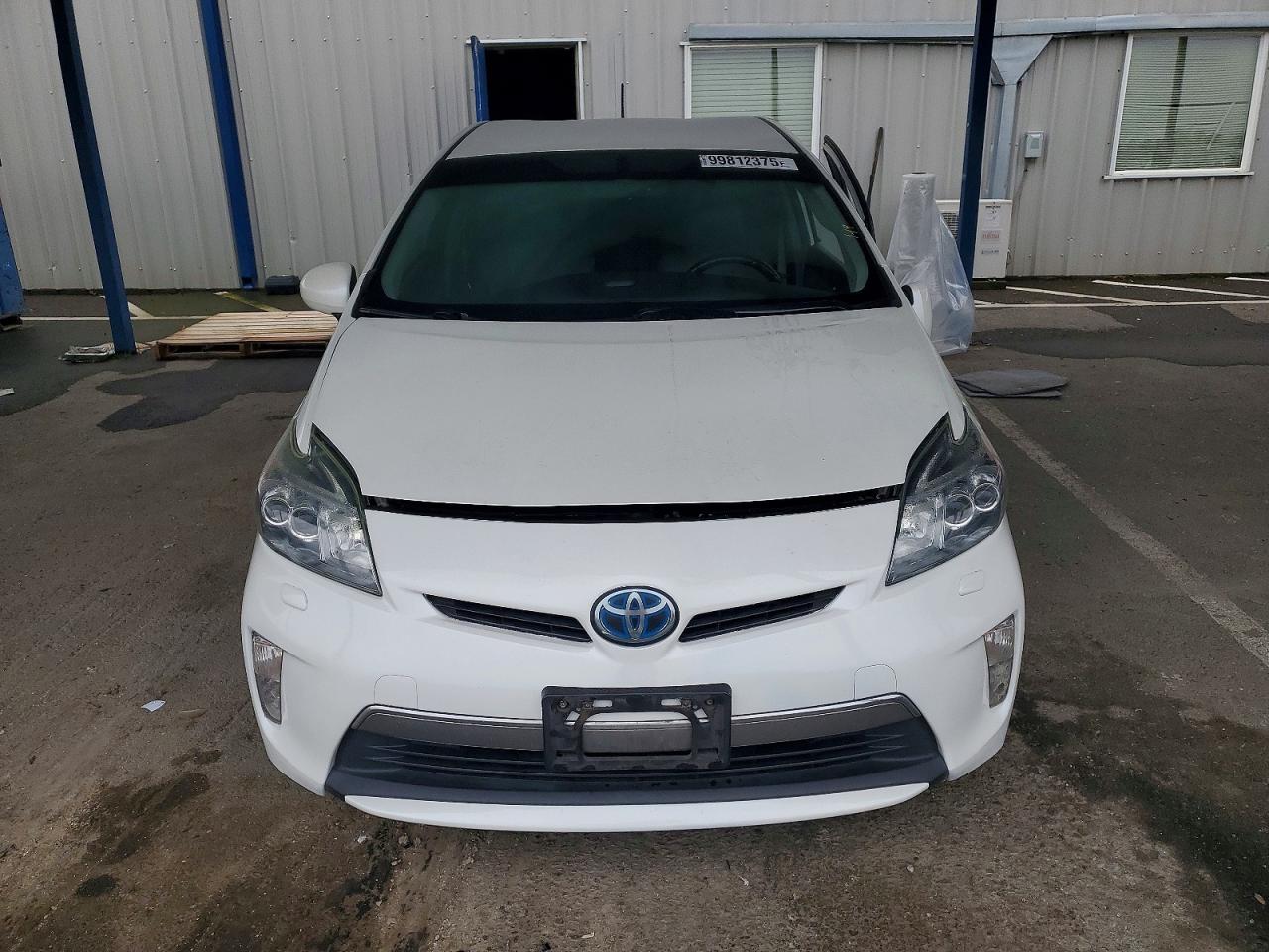 2015 TOYOTA PRIUS photo 5