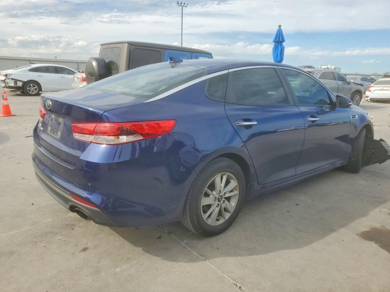 2016 KIA OPTIMA LX photo 3