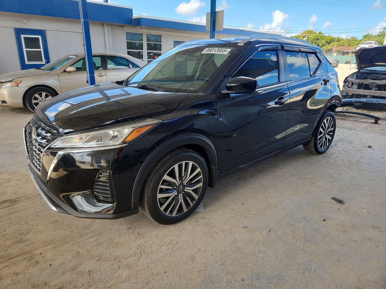 2023 NISSAN KICKS