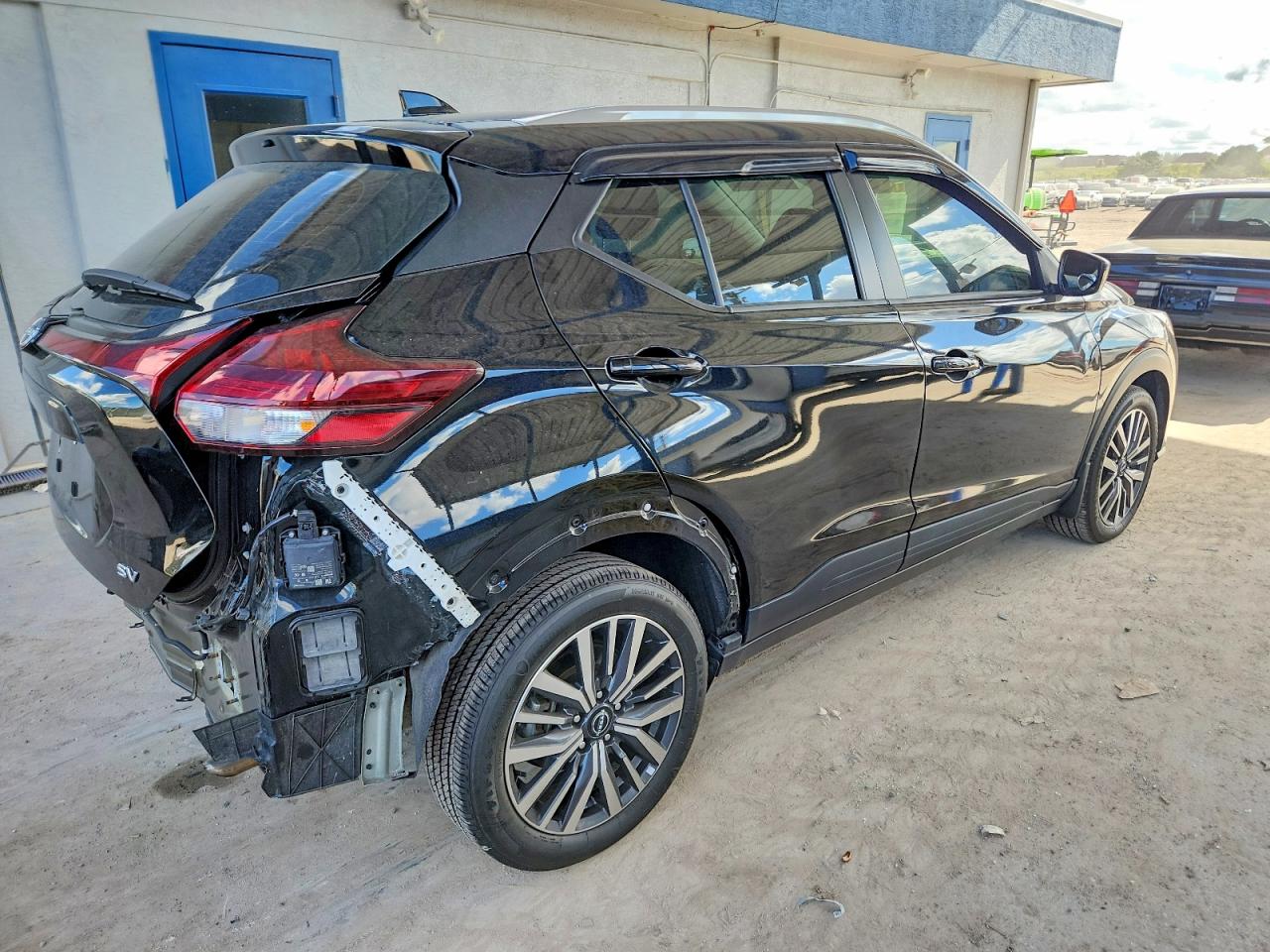 2023 NISSAN KICKS SV photo 3