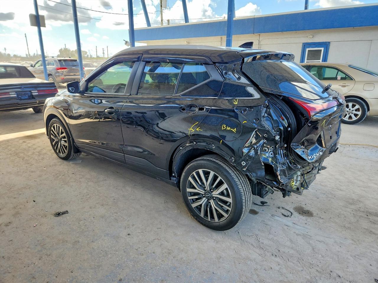 2023 NISSAN KICKS SV photo 2