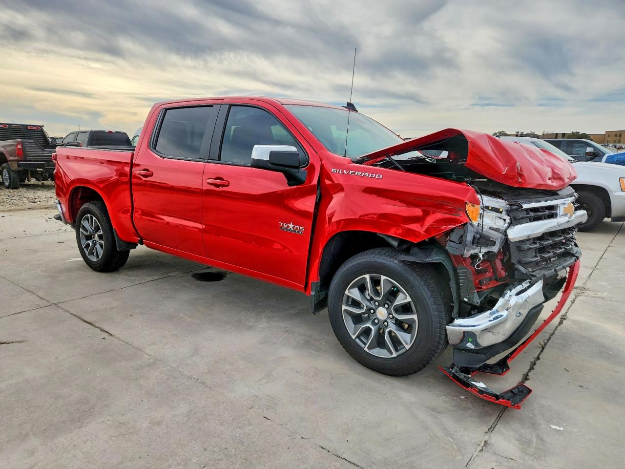 2025 CHEVROLET SILVERADO C1500 LT photo 4