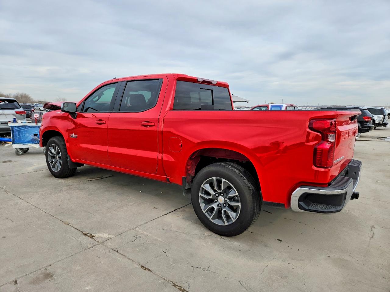 2025 CHEVROLET SILVERADO C1500 LT photo 2