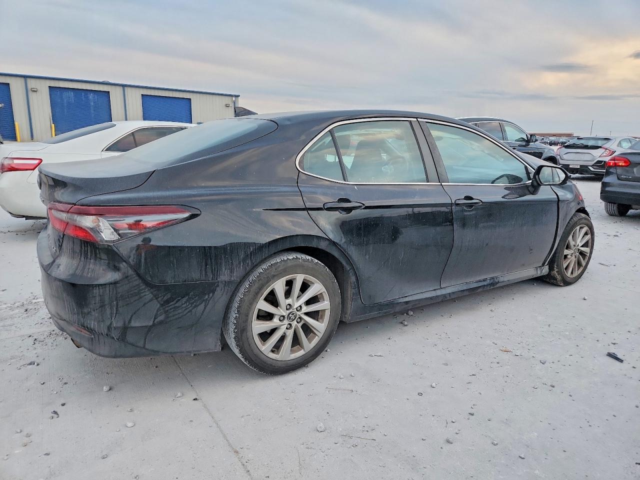 2023 TOYOTA CAMRY LE photo 3