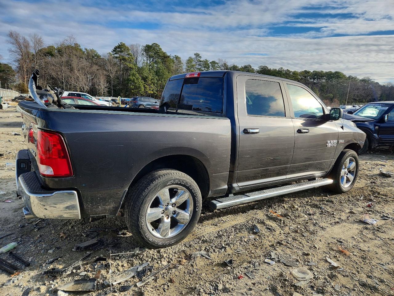 2018 RAM 1500 SLT photo 3