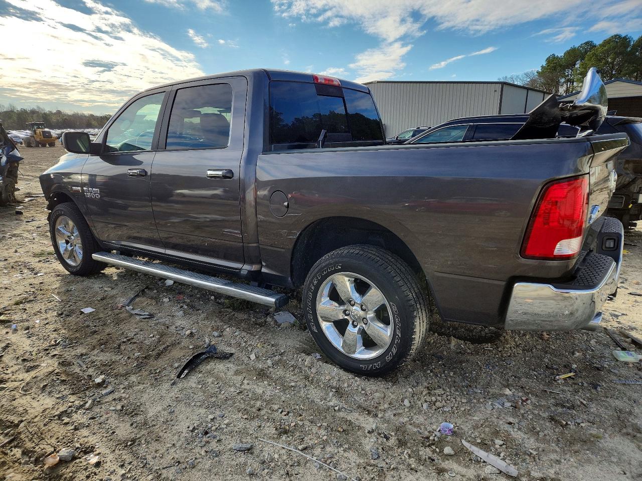2018 RAM 1500 SLT photo 2