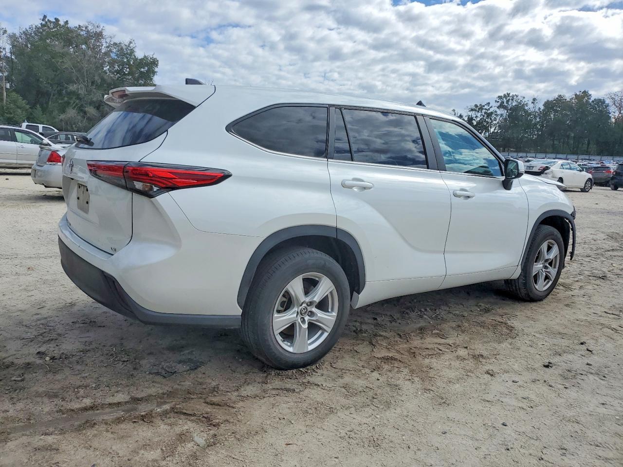 2023 TOYOTA HIGHLANDER L photo 3