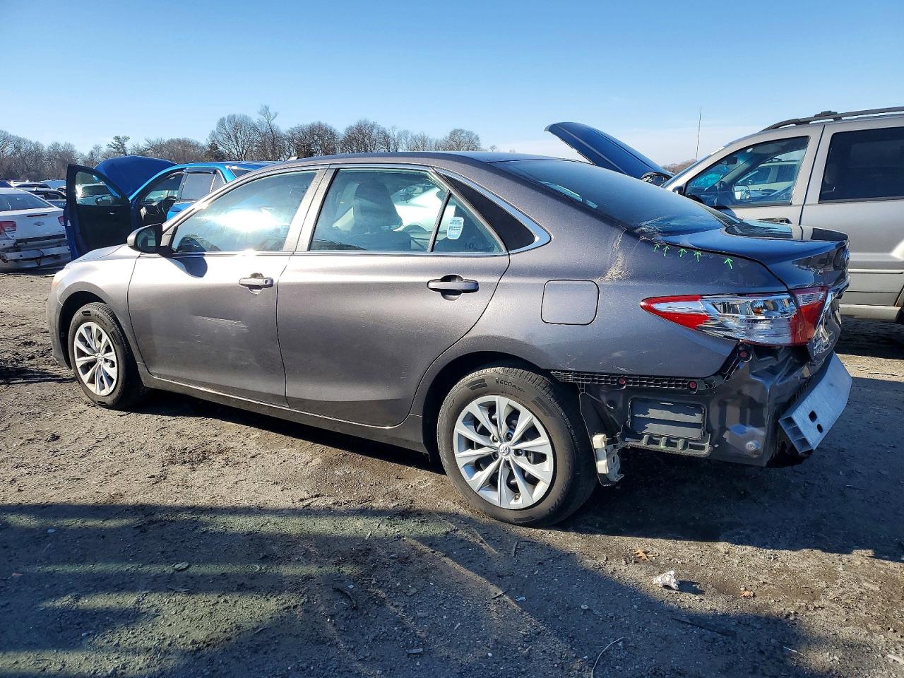 2017 TOYOTA CAMRY LE photo 2