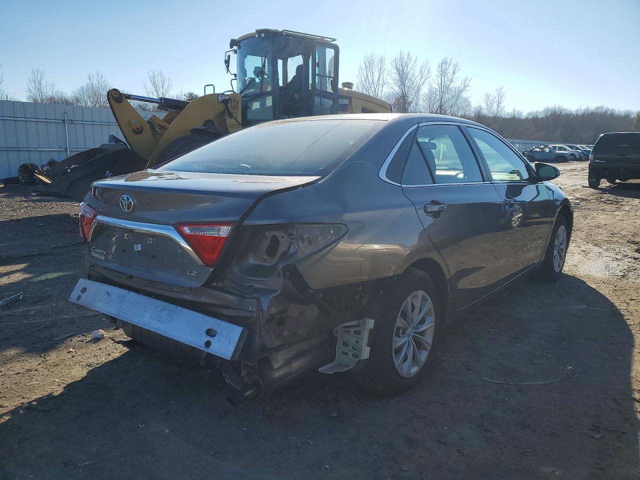 2017 TOYOTA CAMRY LE photo 3