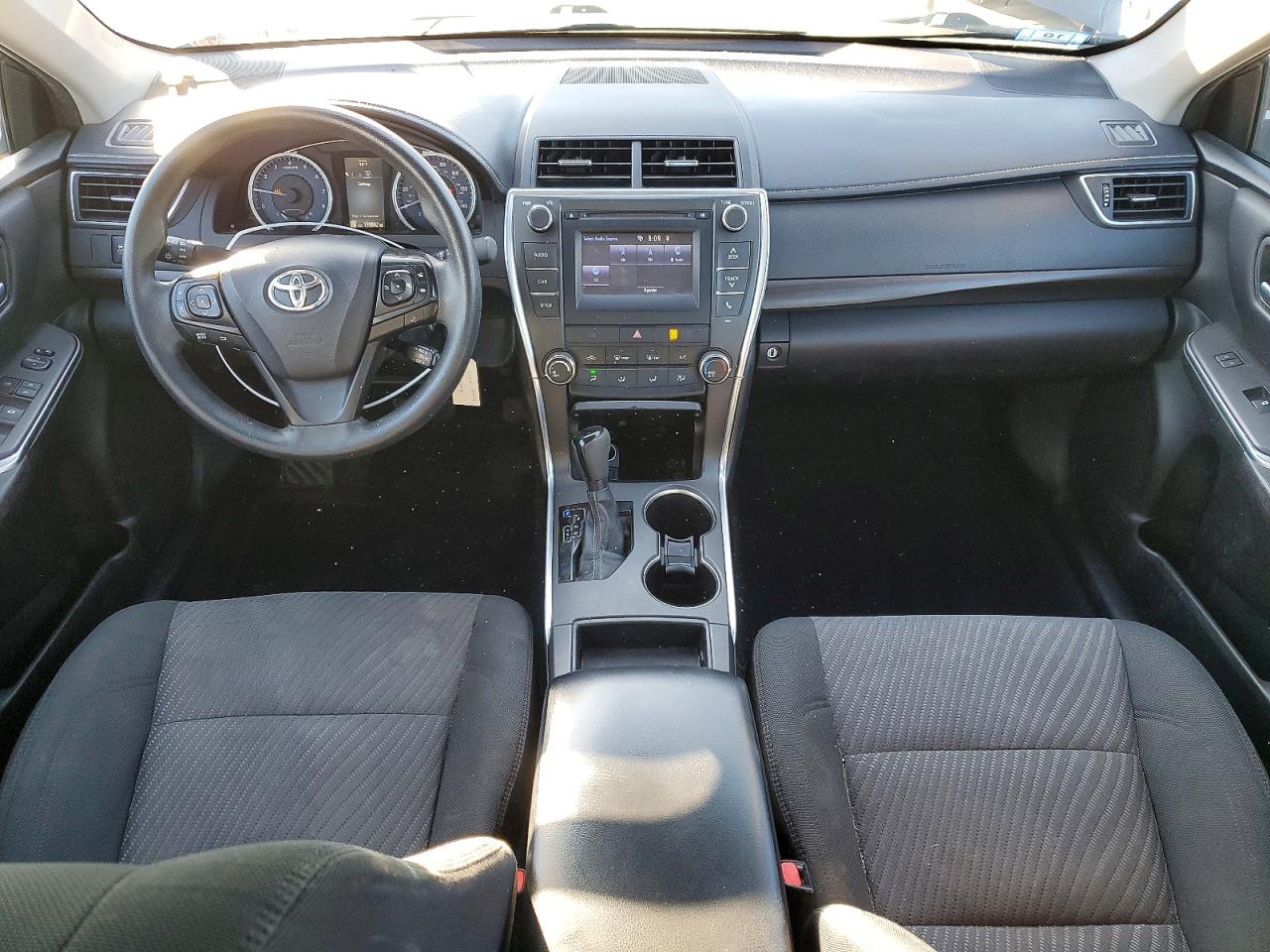 2017 TOYOTA CAMRY LE photo 8