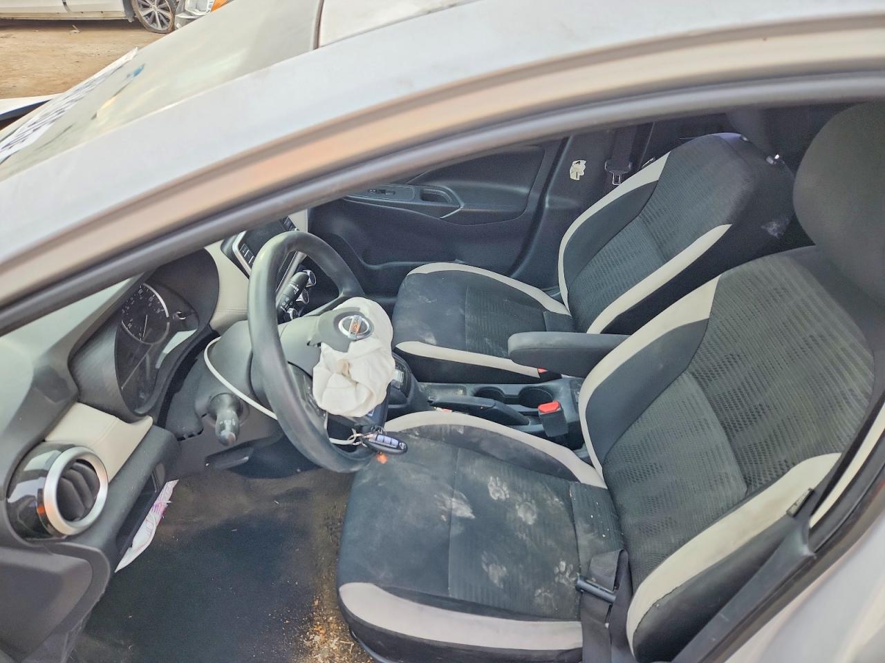 2020 NISSAN VERSA SV photo 7