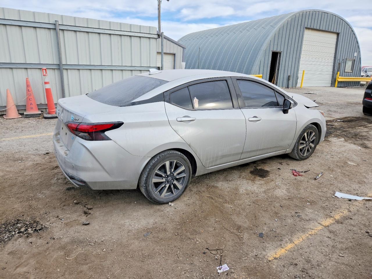 2020 NISSAN VERSA SV photo 3