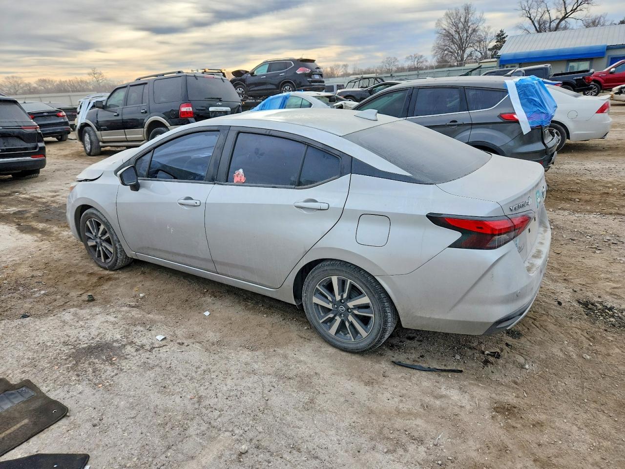 2020 NISSAN VERSA SV photo 2