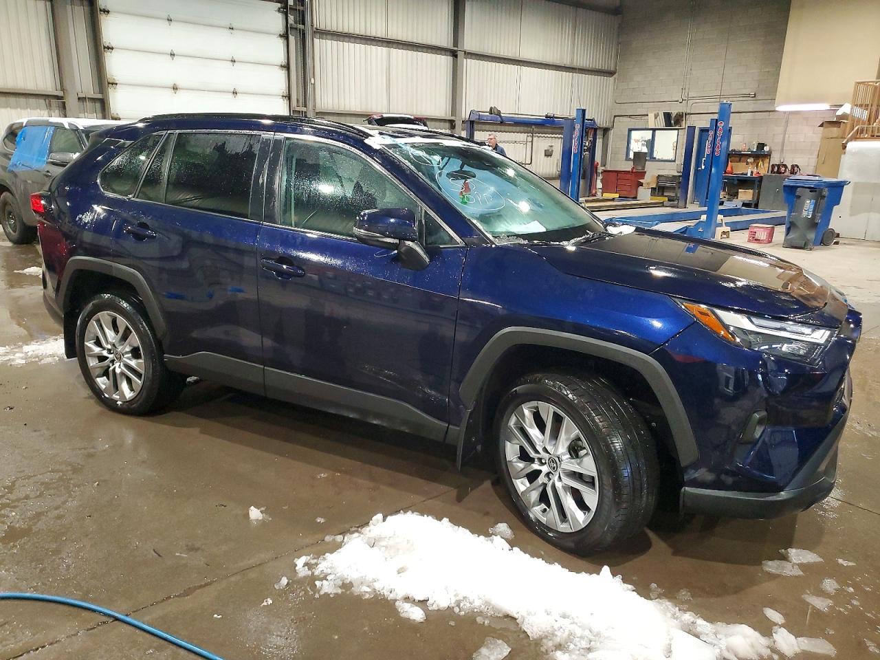 2024 TOYOTA RAV4 XLE photo 4