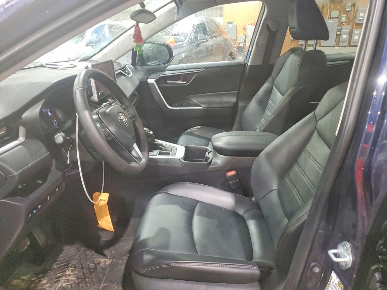 2024 TOYOTA RAV4 XLE photo 7