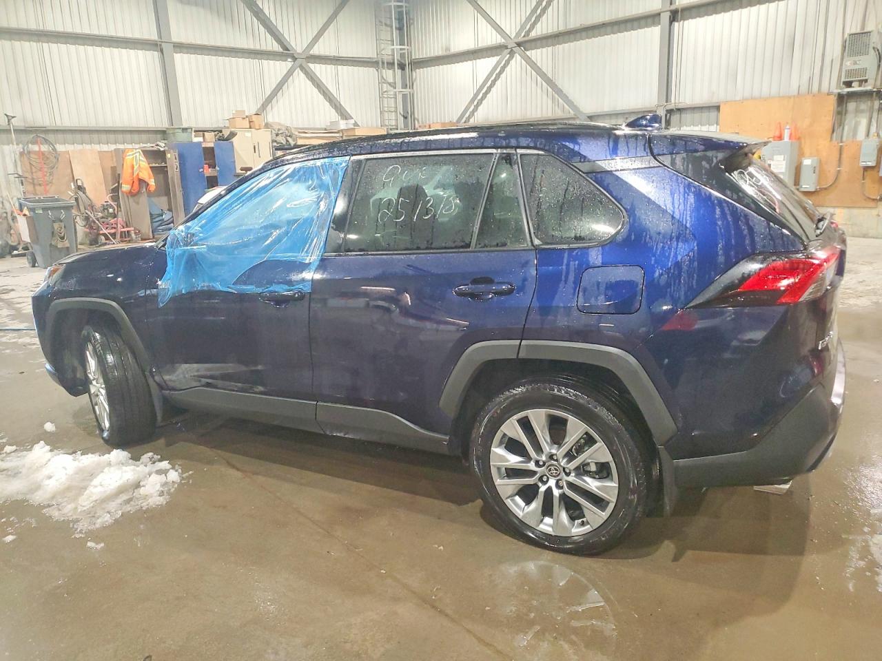 2024 TOYOTA RAV4 XLE photo 2