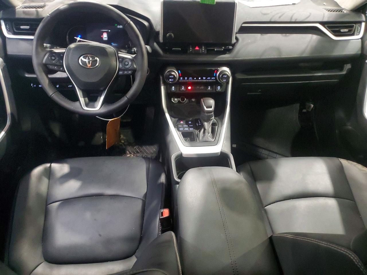2024 TOYOTA RAV4 XLE photo 8