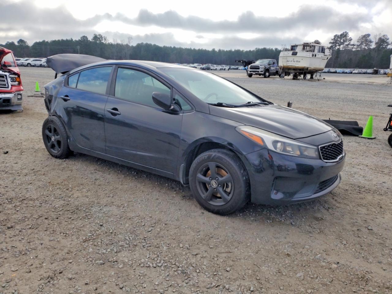 2017 KIA FORTE LX photo 4