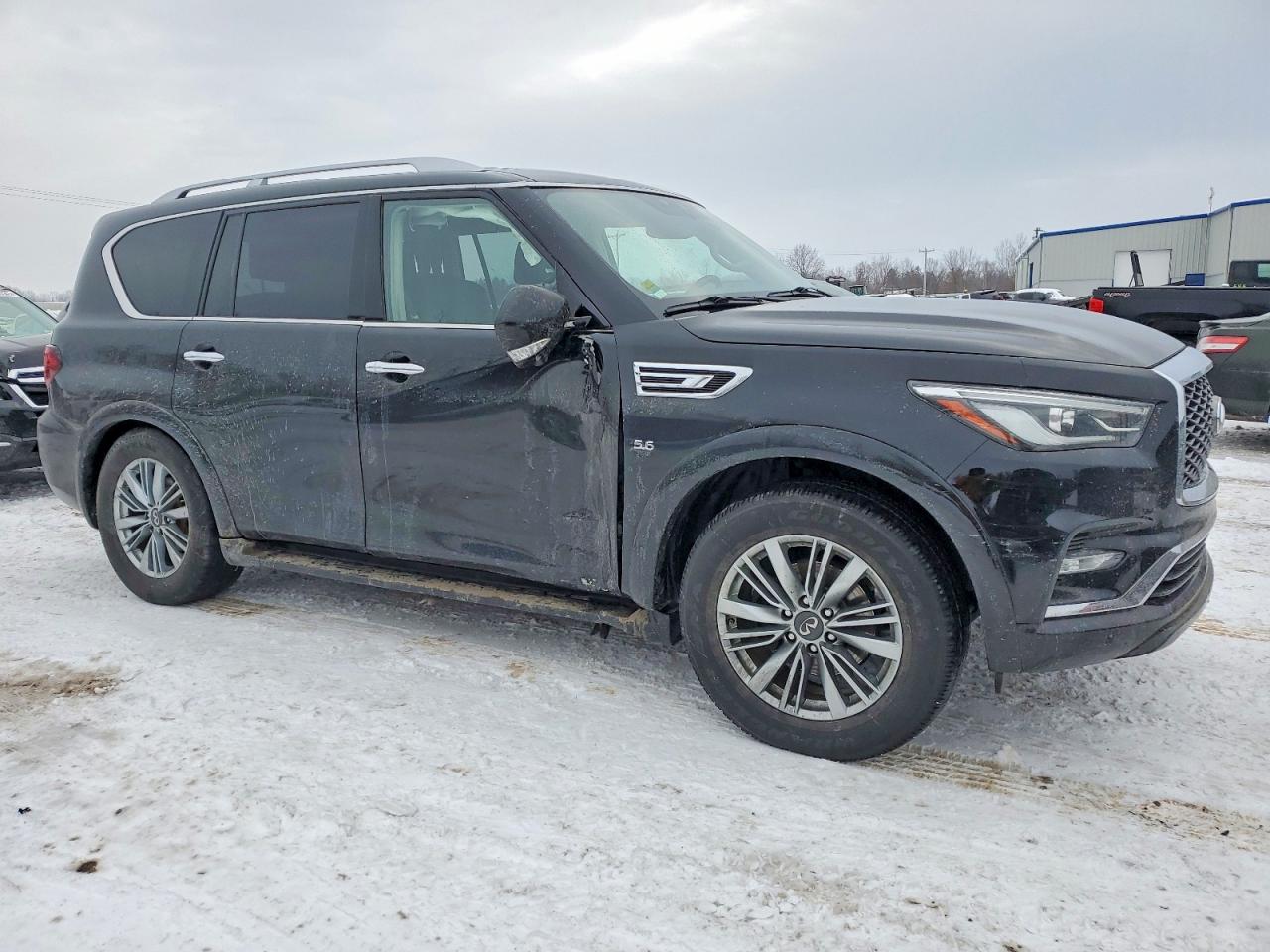 2019 INFINITI QX80 LUXE photo 4