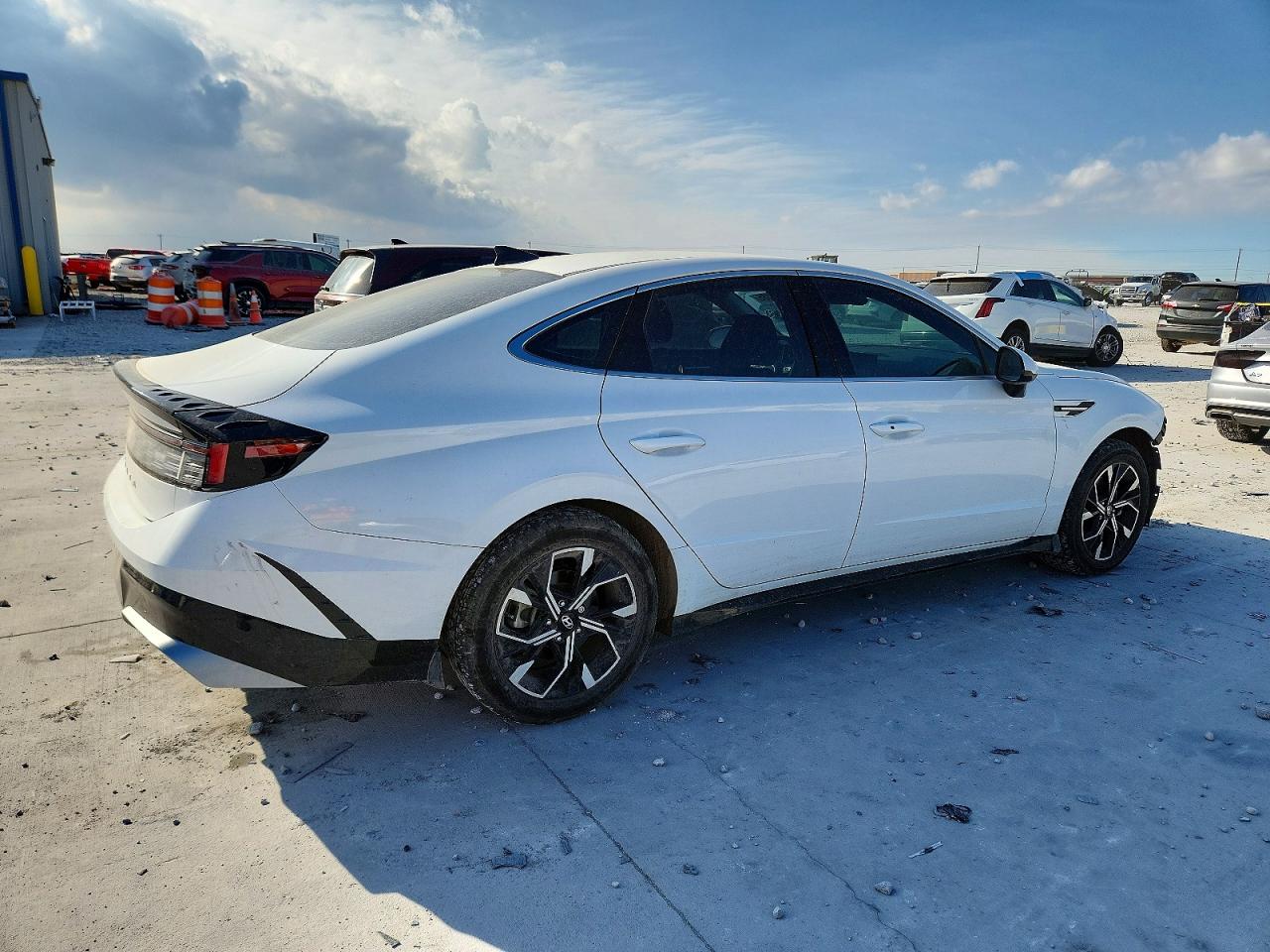 2024 HYUNDAI SONATA SEL photo 3