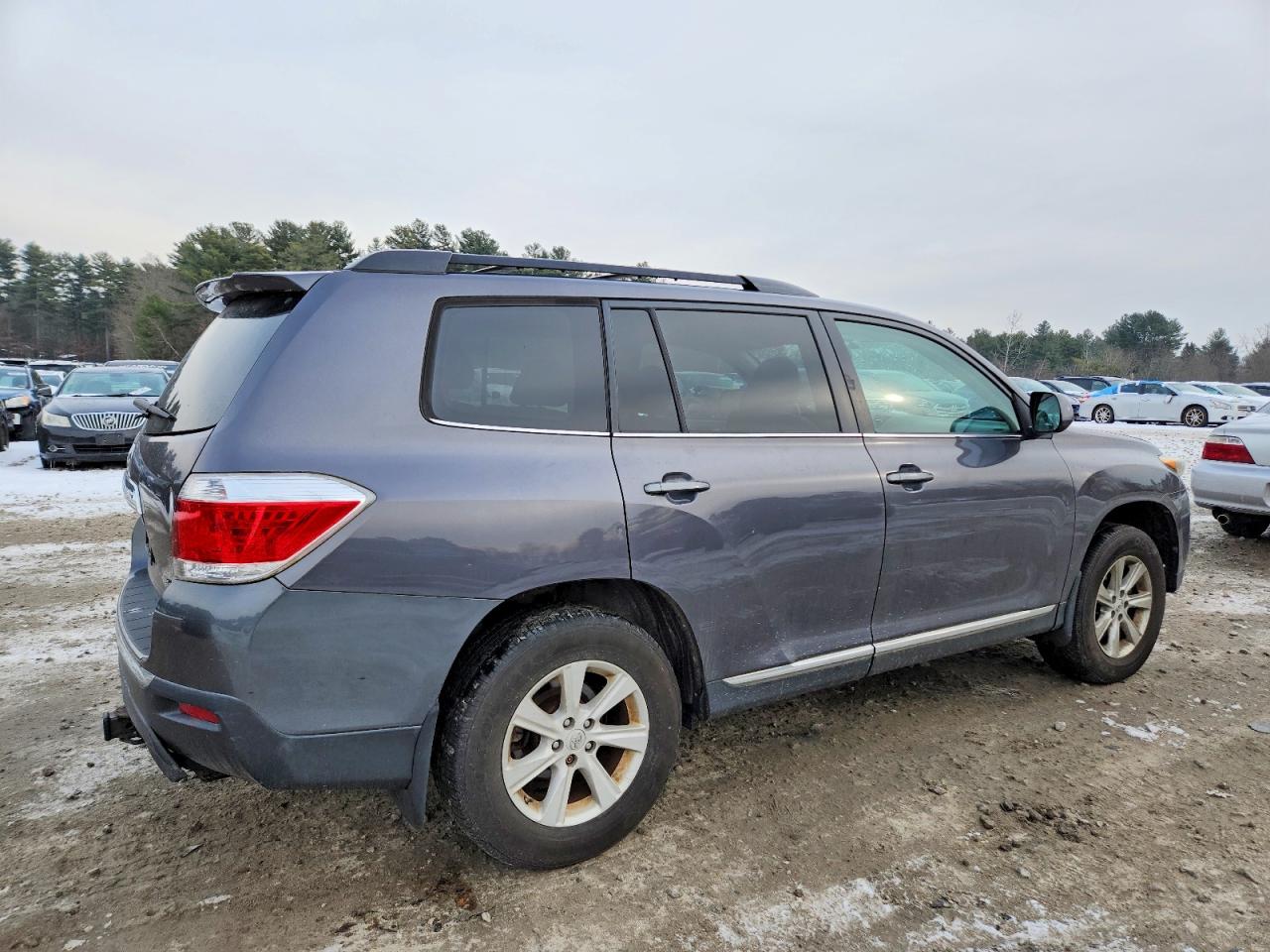 2013 TOYOTA HIGHLANDER BASE photo 3