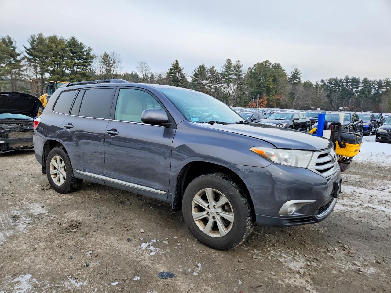 2013 TOYOTA HIGHLANDER BASE photo 4