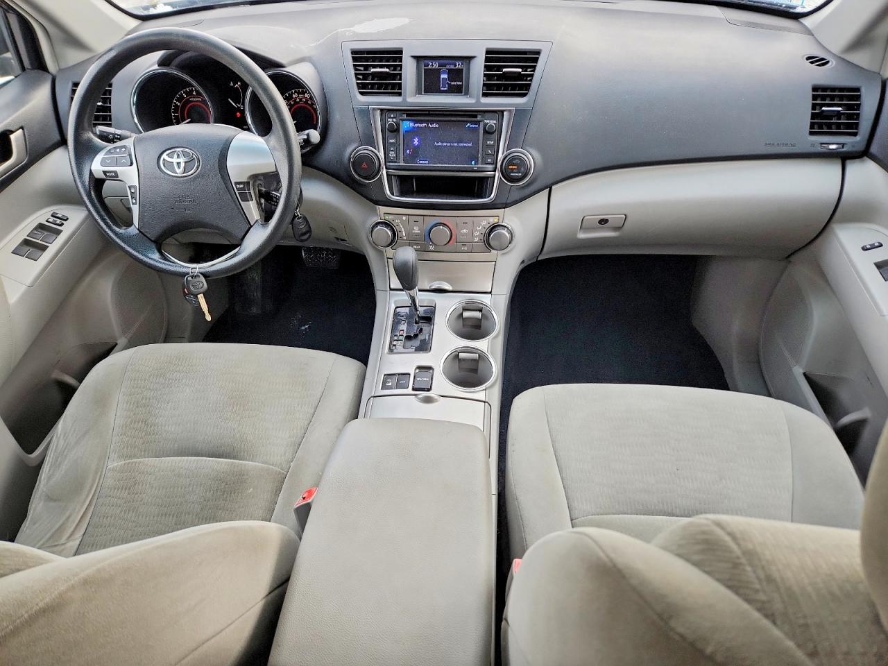 2013 TOYOTA HIGHLANDER BASE photo 8