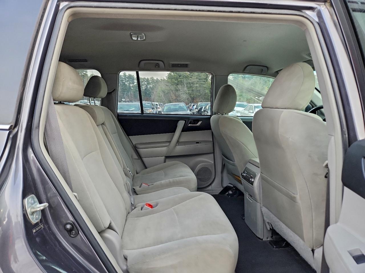 2013 TOYOTA HIGHLANDER BASE photo 11