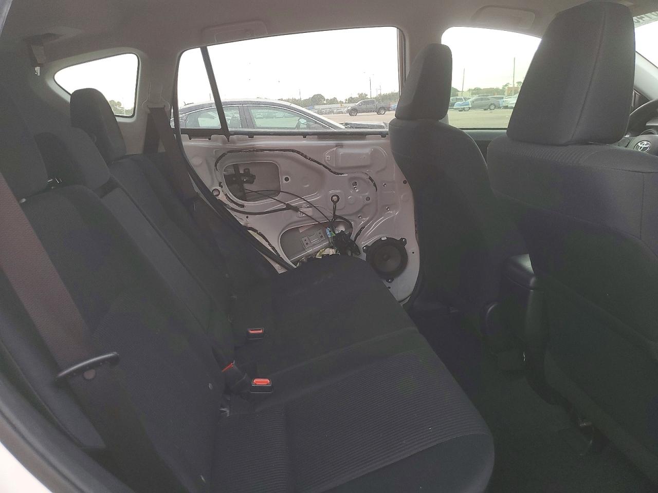 2017 TOYOTA RAV4 LE photo 11