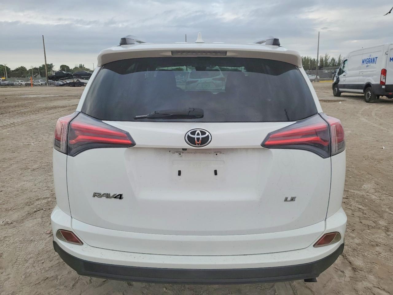 2017 TOYOTA RAV4 LE photo 6