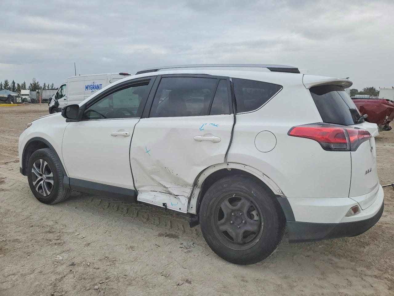 2017 TOYOTA RAV4 LE photo 2