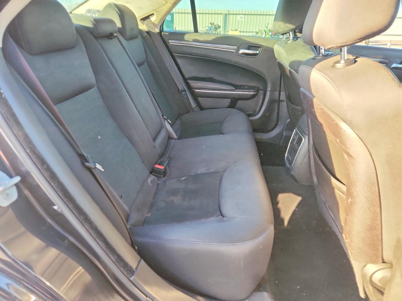 2019 CHRYSLER 300 TOURING photo 10