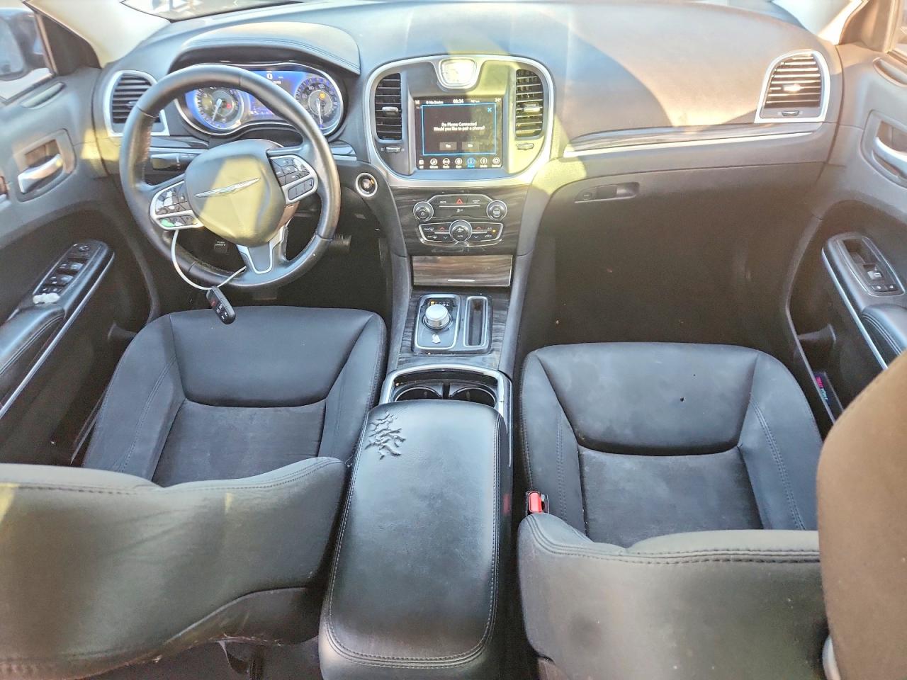 2019 CHRYSLER 300 TOURING photo 8