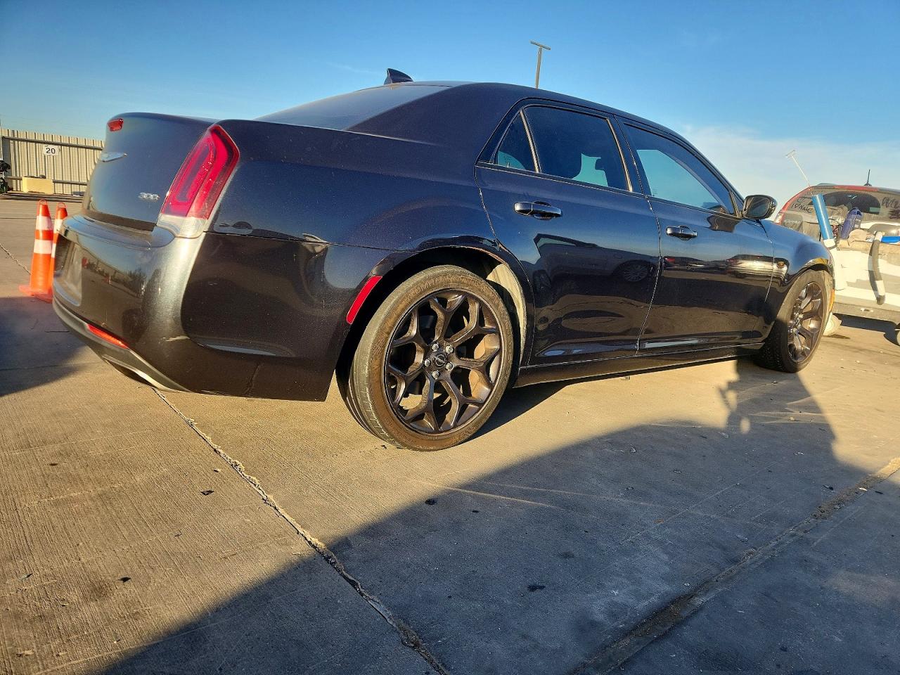 2019 CHRYSLER 300 TOURING photo 3