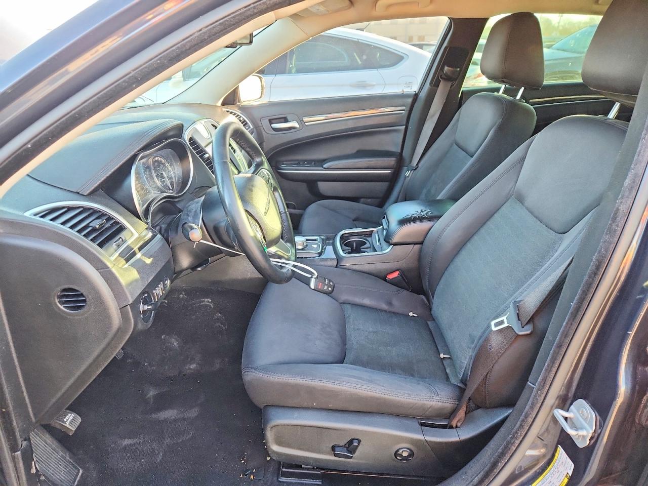 2019 CHRYSLER 300 TOURING photo 7
