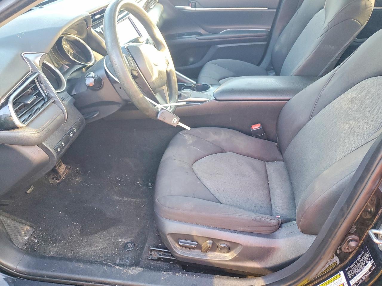 2020 TOYOTA CAMRY LE photo 7