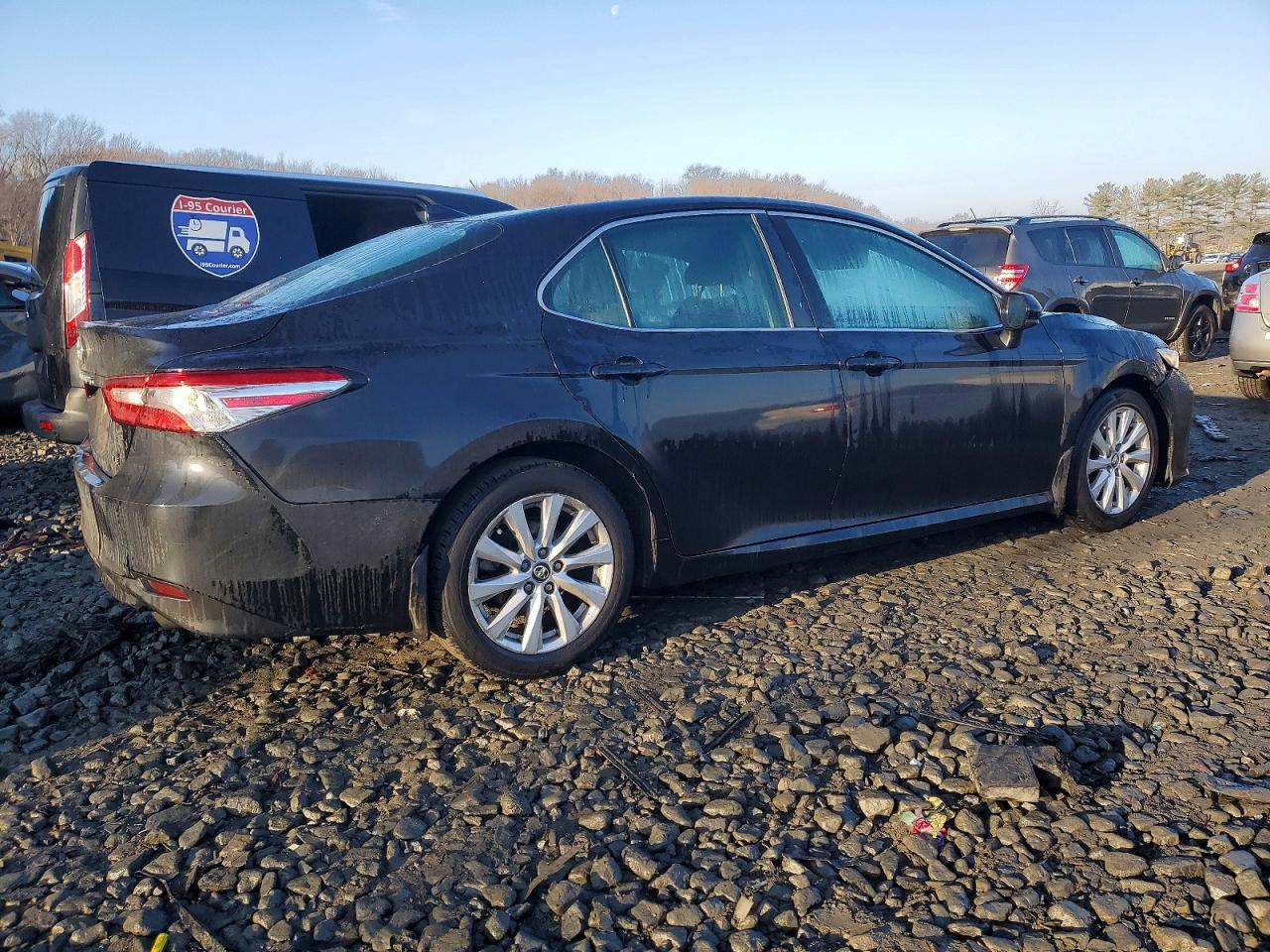 2020 TOYOTA CAMRY LE photo 3