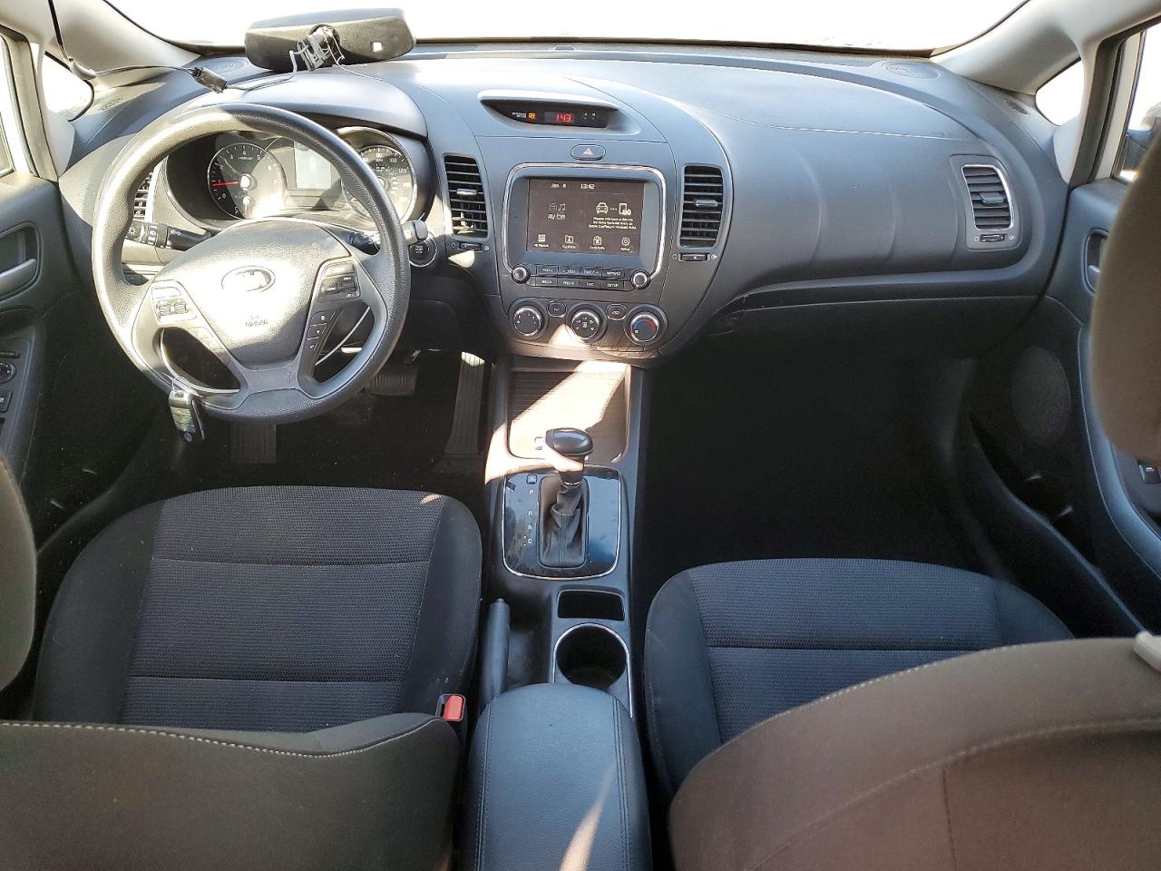 2017 KIA FORTE LX photo 8