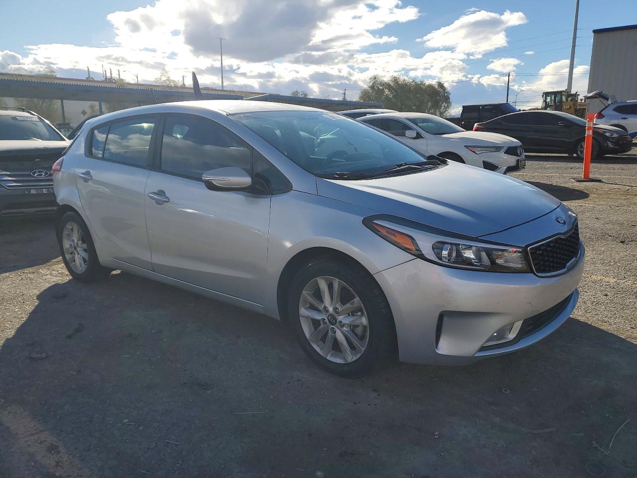 2017 KIA FORTE LX photo 4