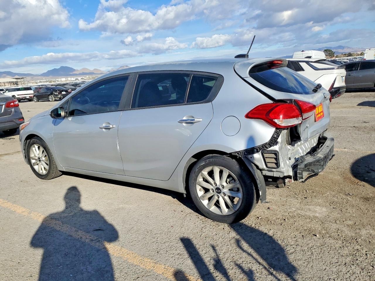 2017 KIA FORTE LX photo 2