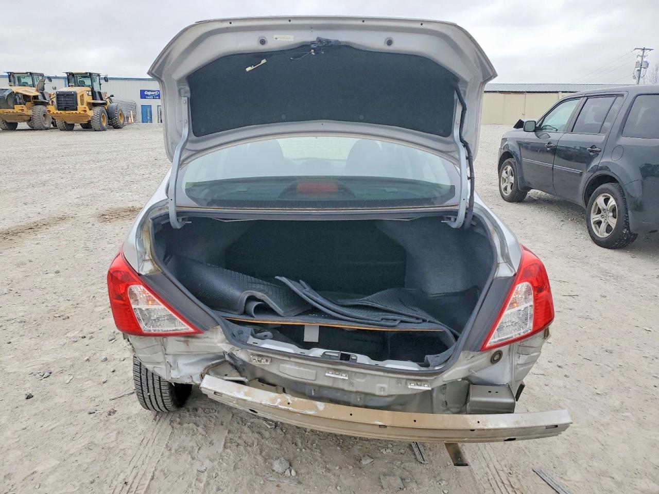 2018 NISSAN VERSA S photo 6