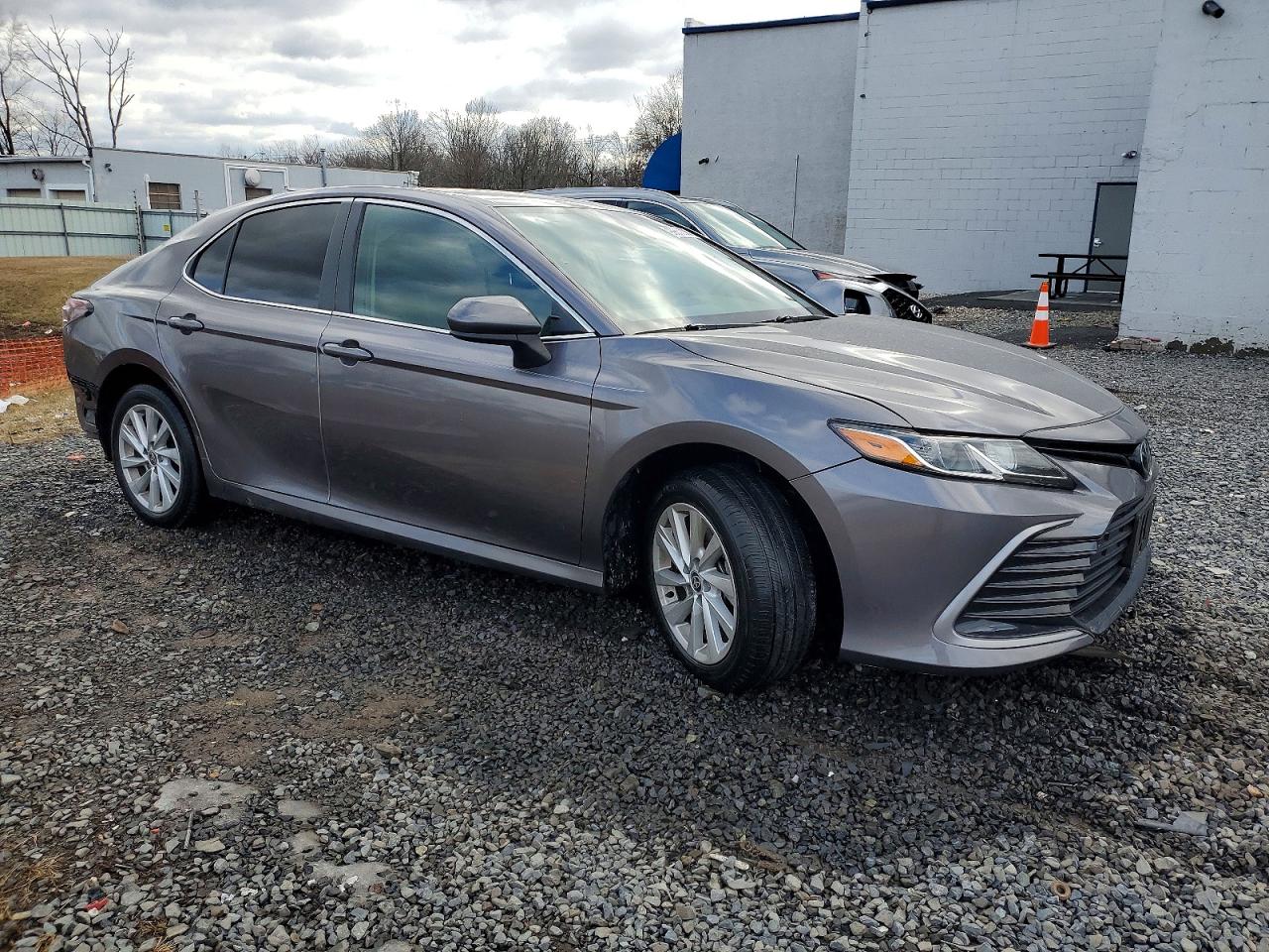 2022 TOYOTA CAMRY LE photo 4
