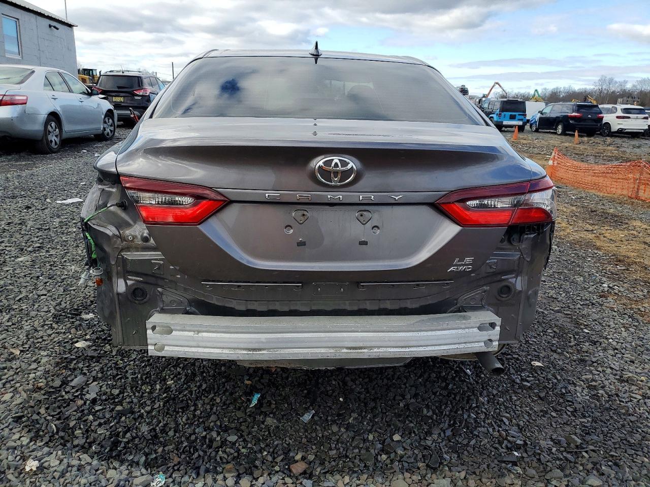 2022 TOYOTA CAMRY LE photo 6