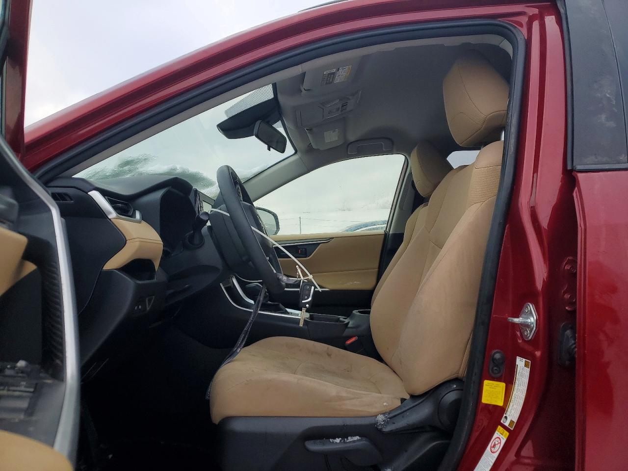 2019 TOYOTA RAV4 LE photo 6