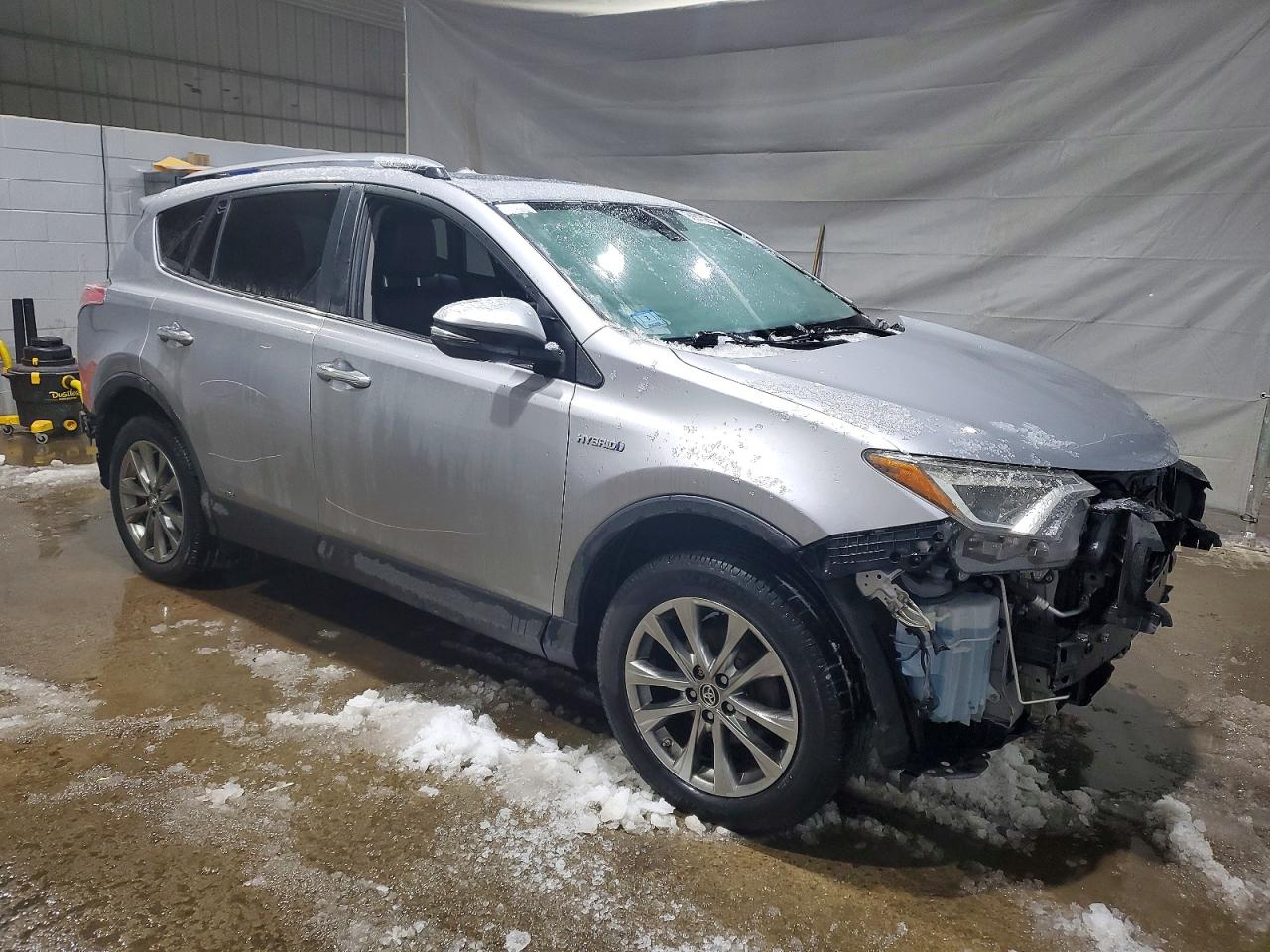 2017 TOYOTA RAV4 HV LIMITED photo 4