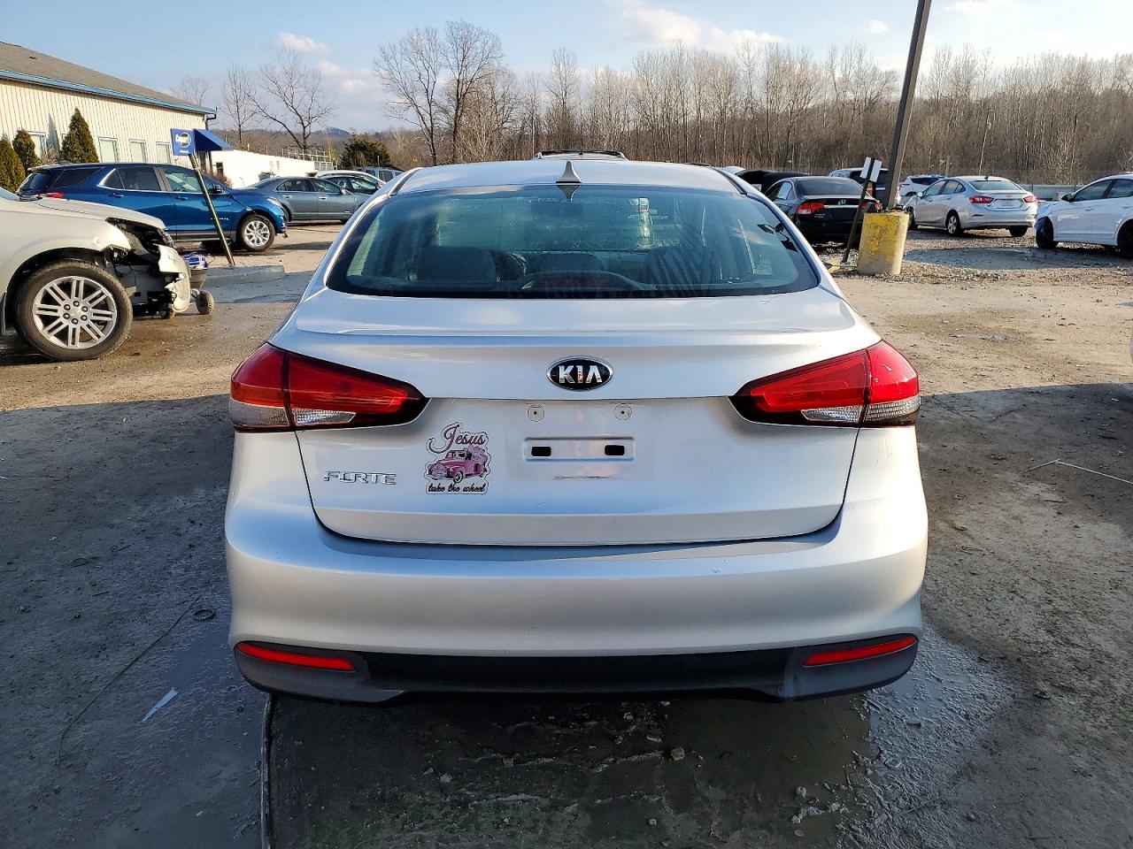 2017 KIA FORTE LX photo 6