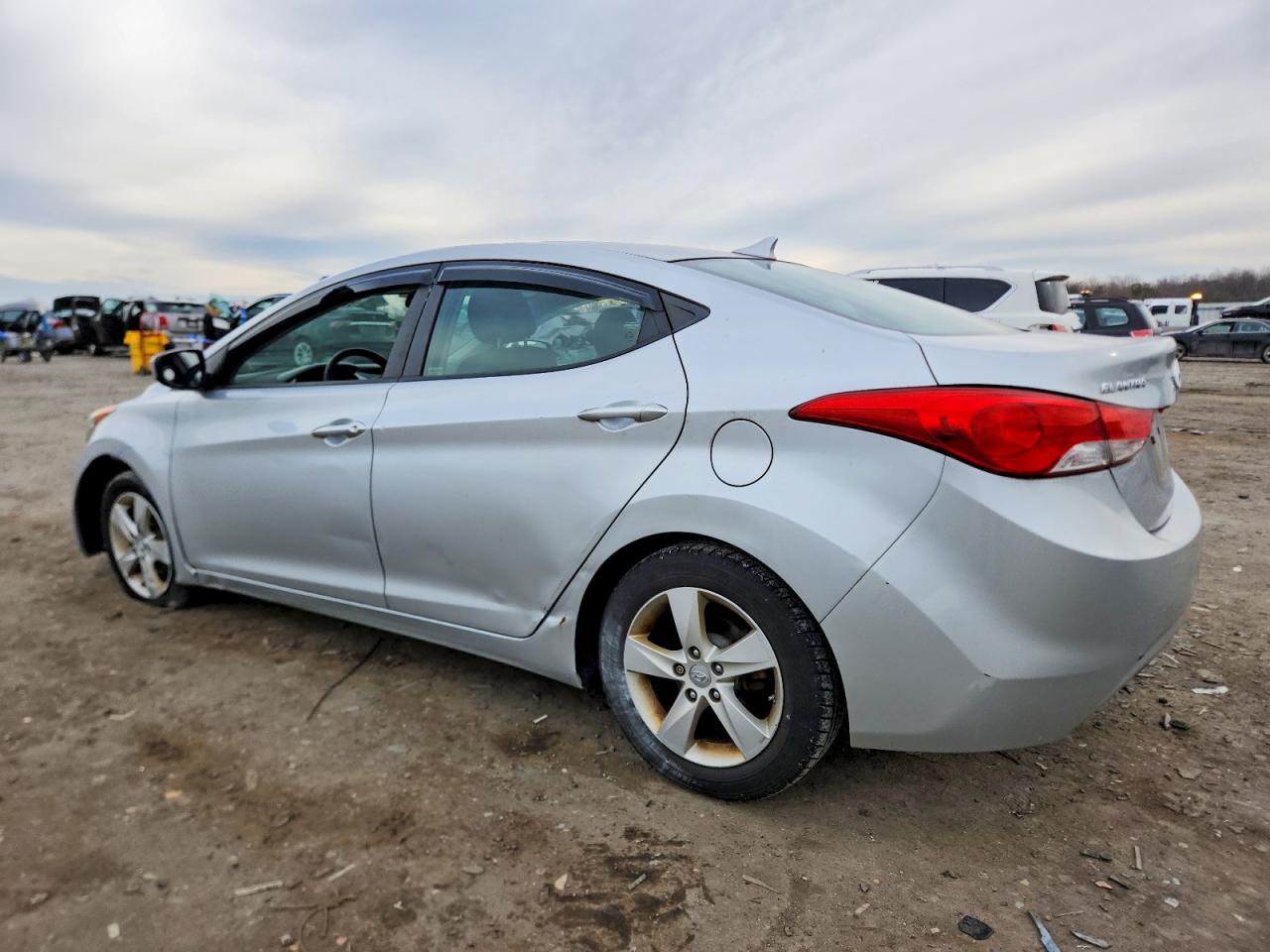 2013 HYUNDAI ELANTRA GLS photo 2