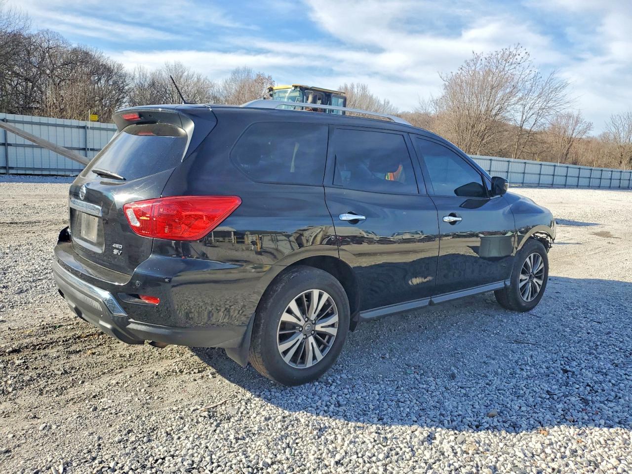 2017 NISSAN PATHFINDER S photo 3